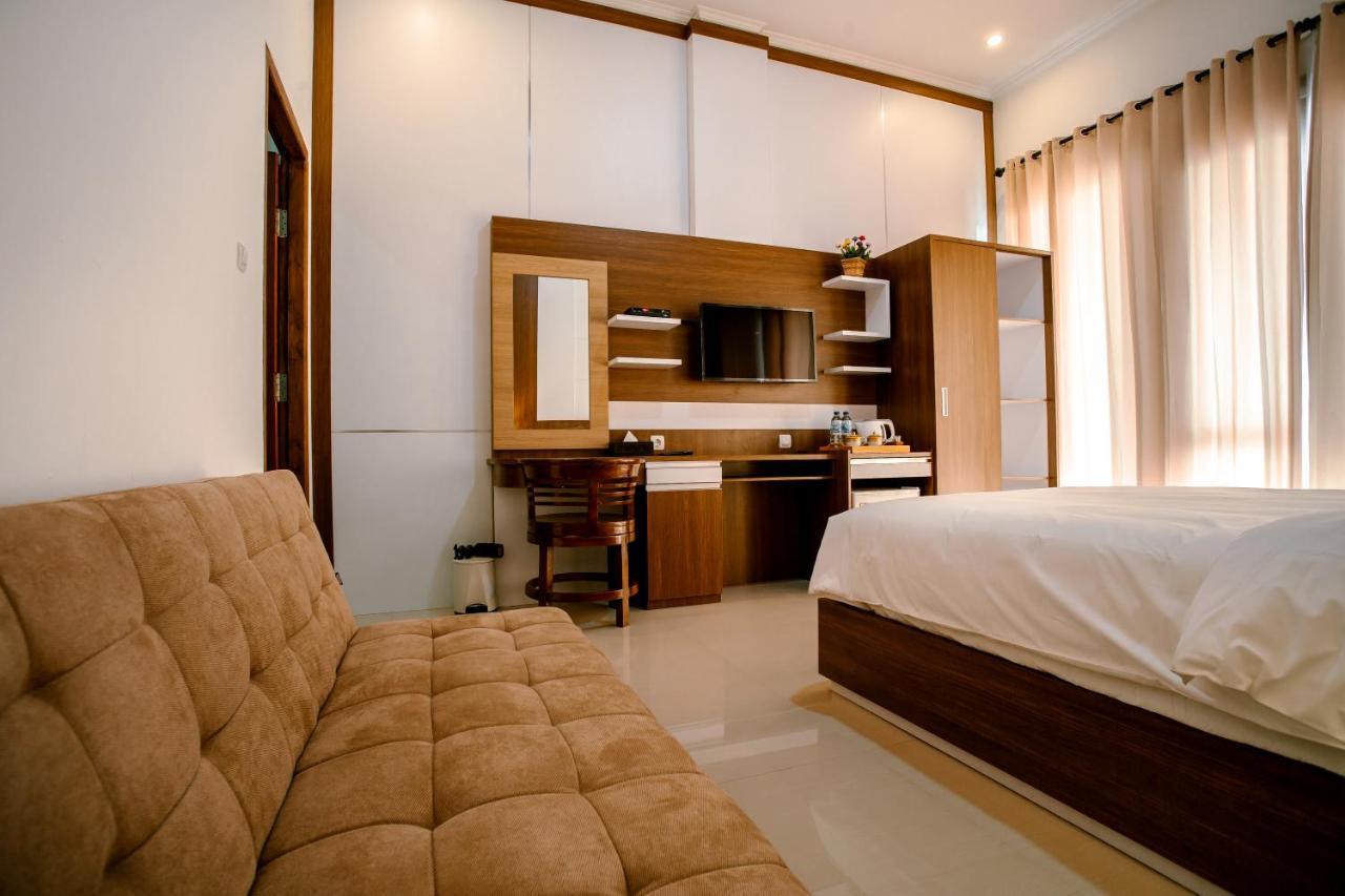 Nusa Sedayu Hotel By Ocean View Batununggul Exterior photo