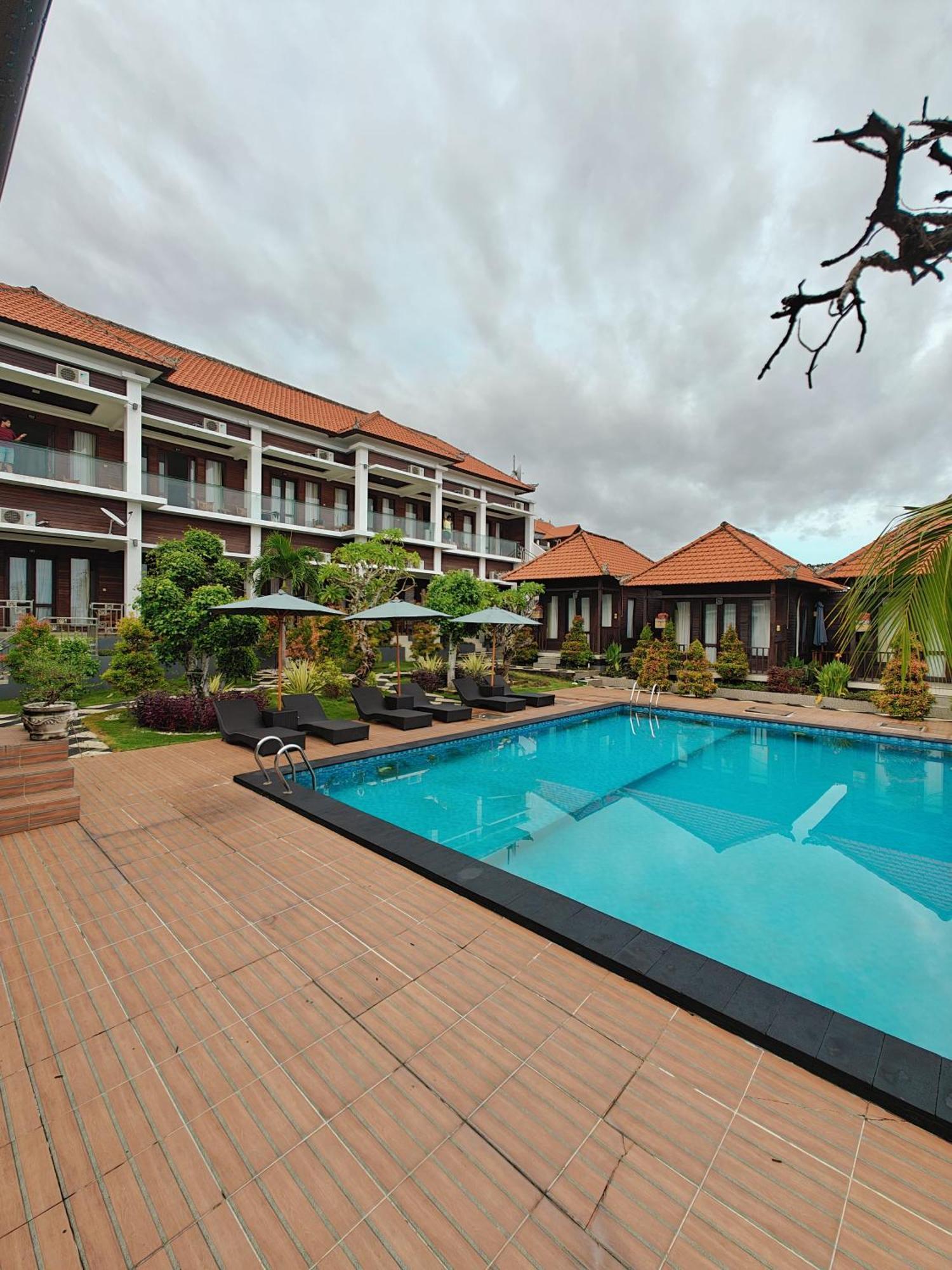 Nusa Sedayu Hotel By Ocean View Batununggul Exterior photo