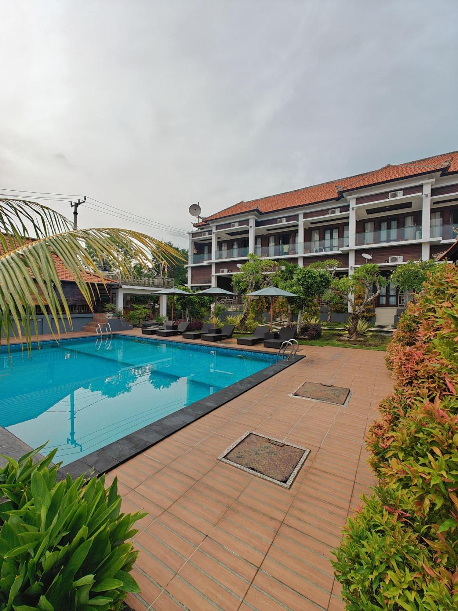 Nusa Sedayu Hotel By Ocean View Batununggul Exterior photo