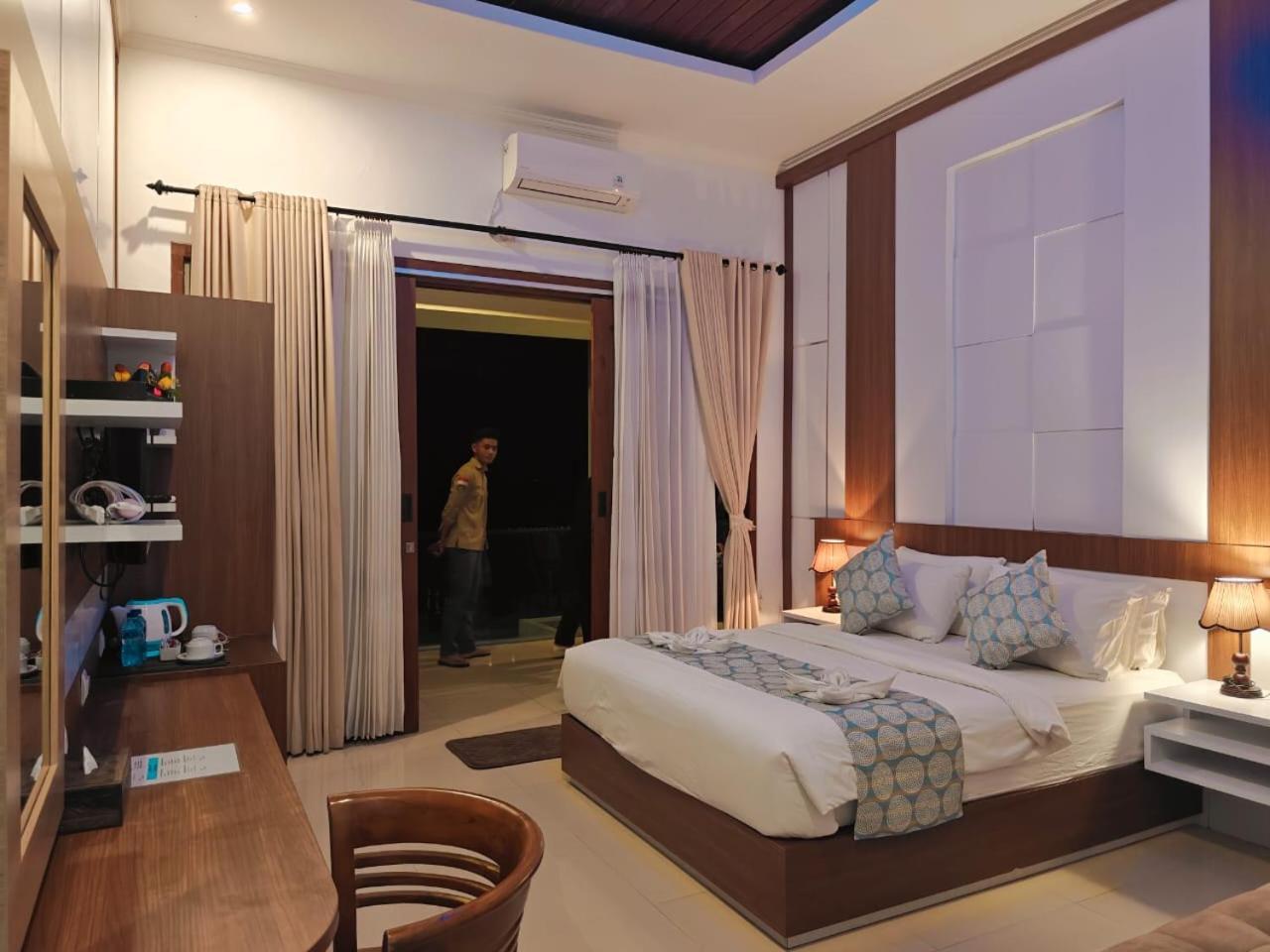 Nusa Sedayu Hotel By Ocean View Batununggul Exterior photo