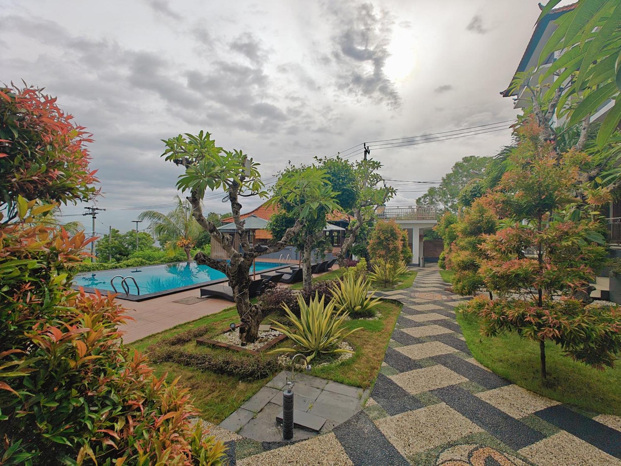 Nusa Sedayu Hotel By Ocean View Batununggul Exterior photo